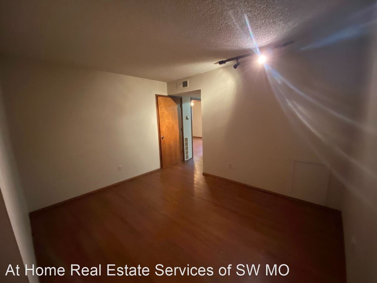 2850-2862 S Rogers - Photo 3 of 8