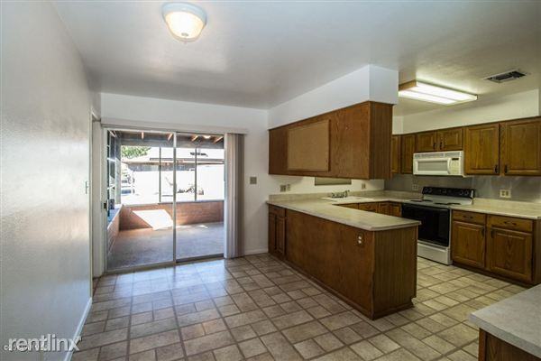 12814 N 112th Ave - Photo 3 of 17