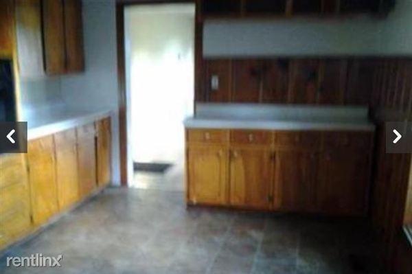 124 N Weakley St - Photo 2 of 11