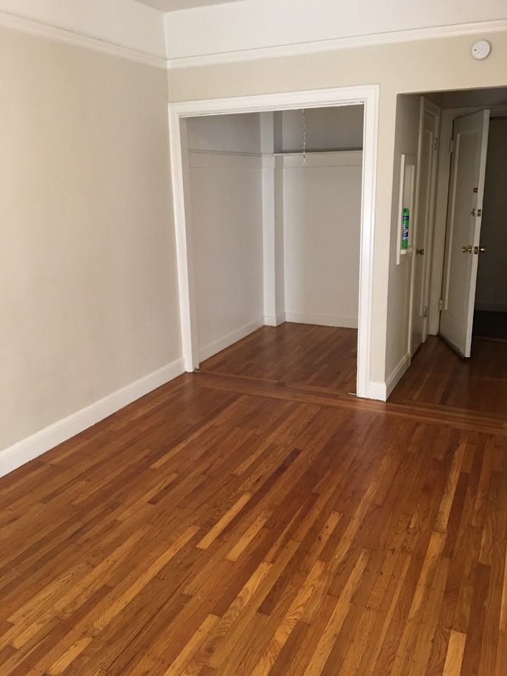 Symphony Tower Apartments - Photo 3 of 8