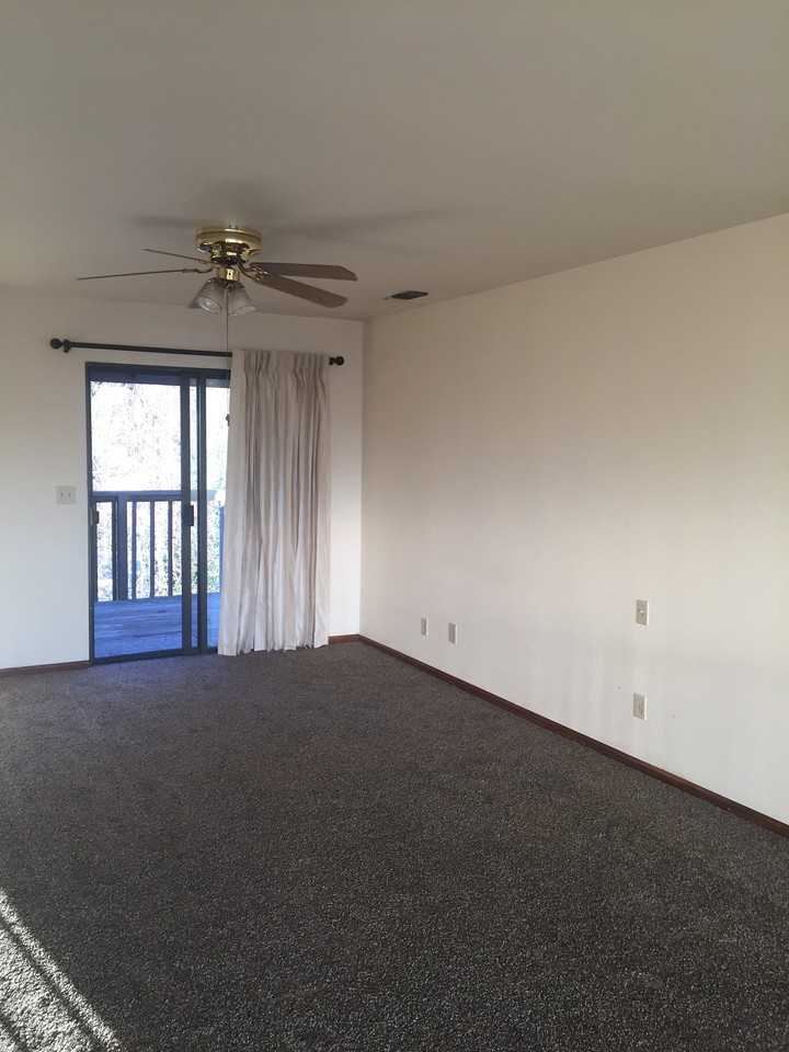 Woodbridge townhome - Photo 2 of 16