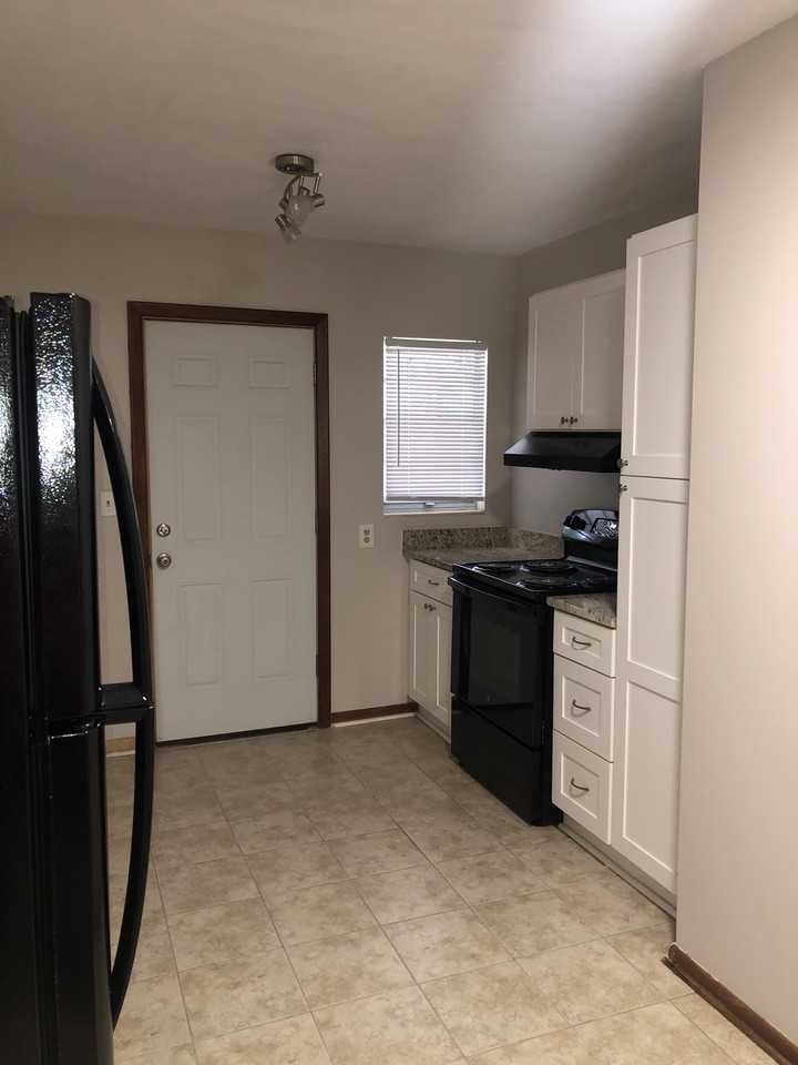 812 E College Ave #812 - Photo 2 of 5