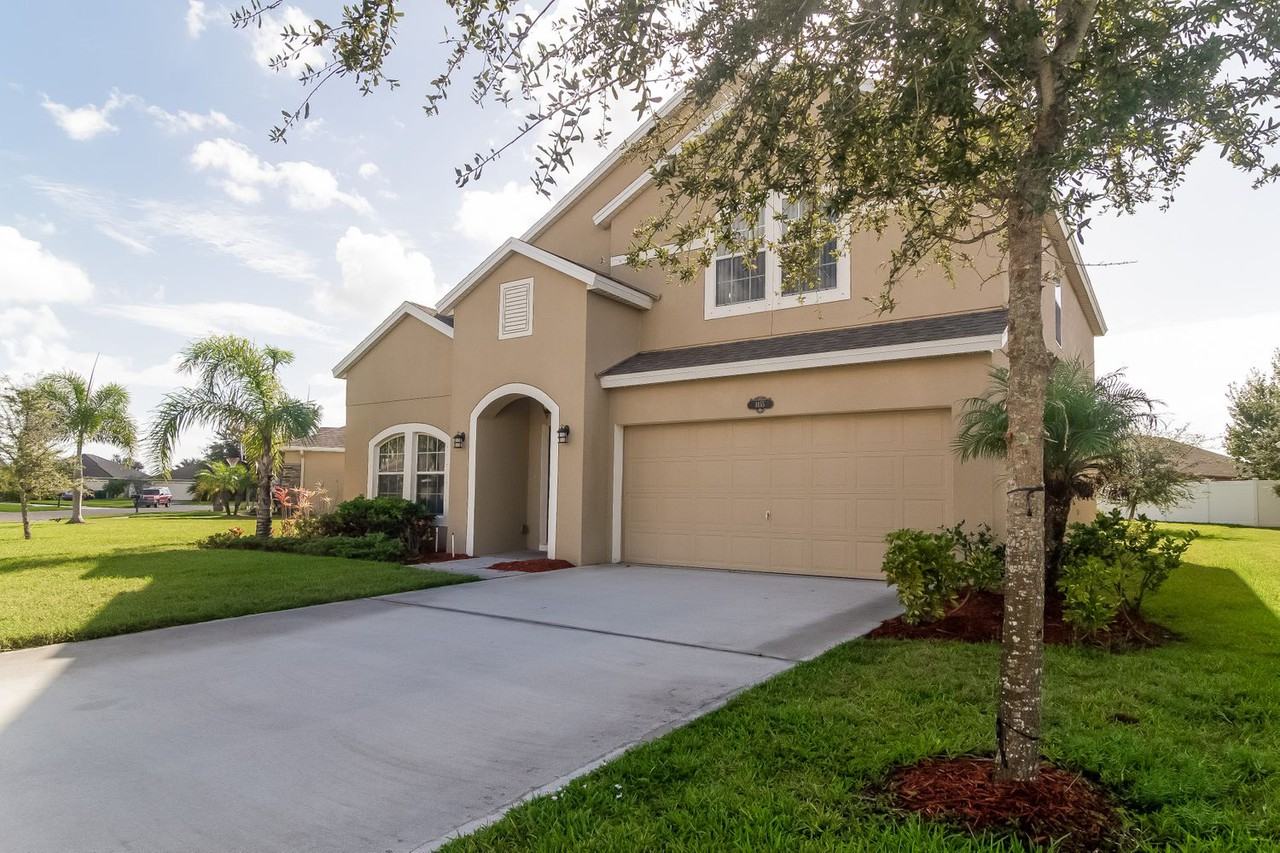 1455 Litchfield Dr - Photo 3 of 23