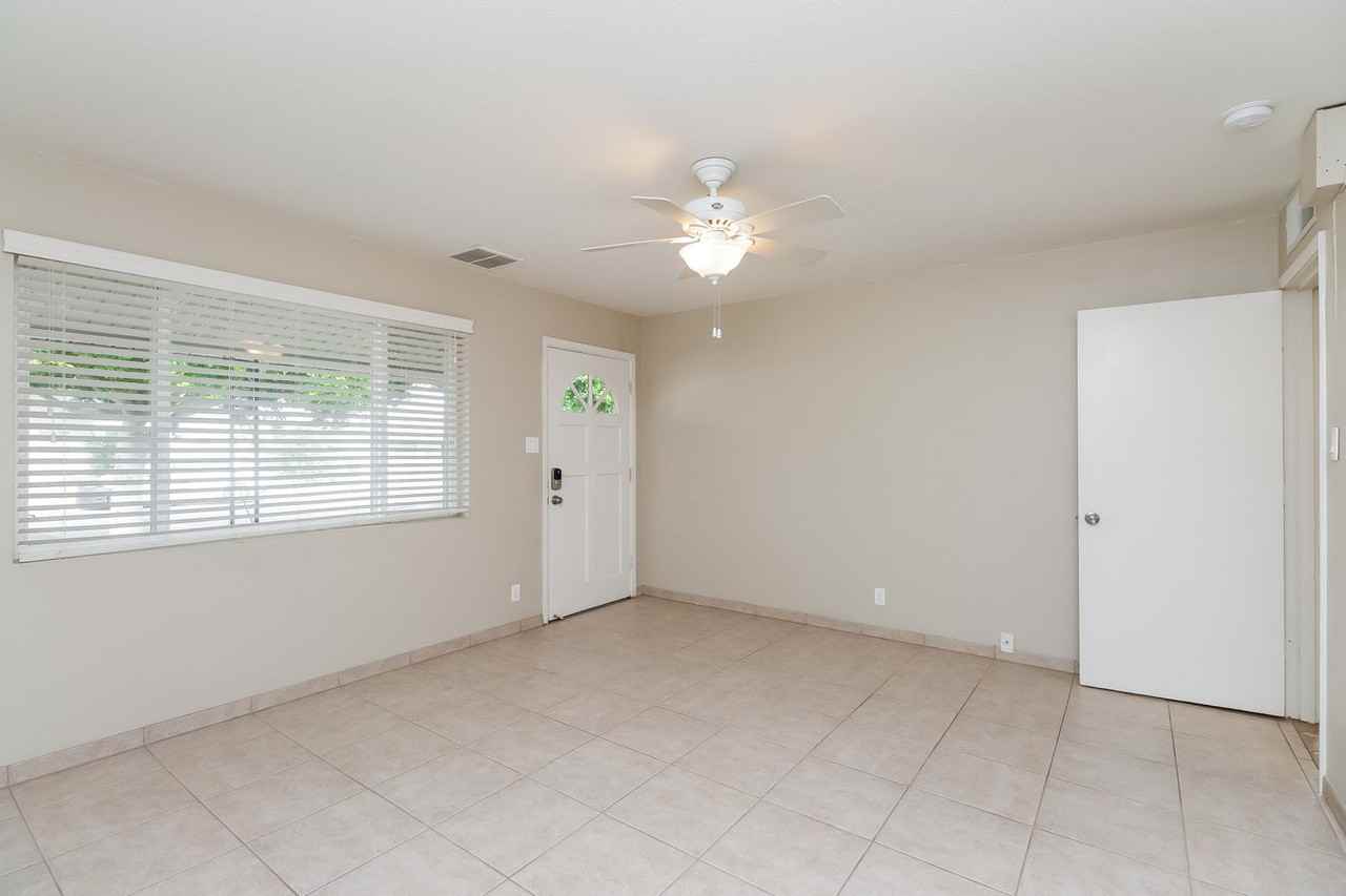 439 E Mckinley St - Photo 2 of 19