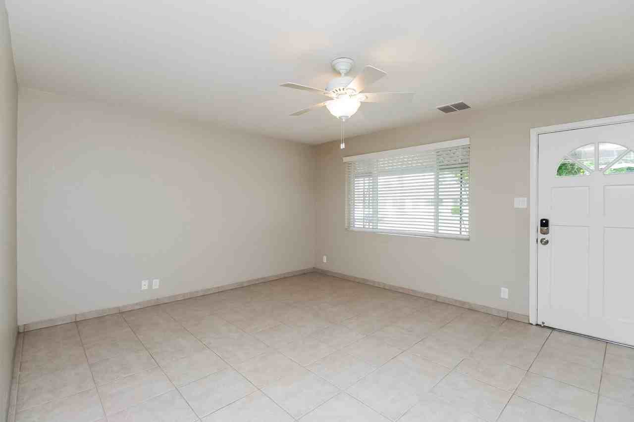 439 E Mckinley St - Photo 3 of 19