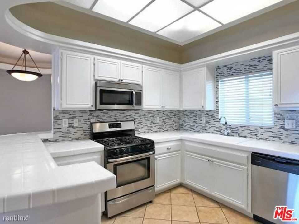 12712 Moorpark St #307