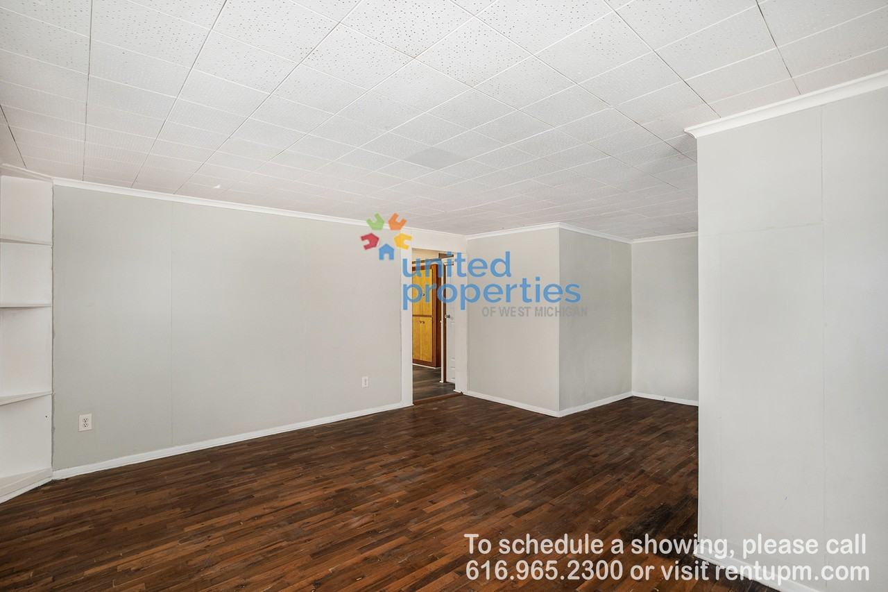 150 43rd Street Southeast - Photo 3 of 20