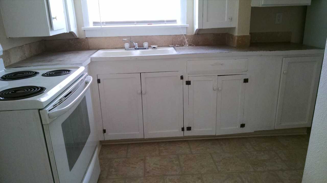 912 Kansas Ave - Photo 3 of 6