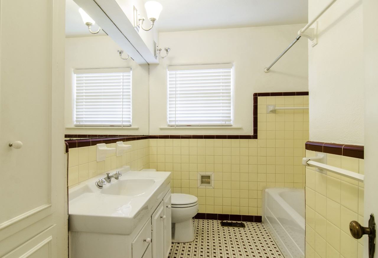 4301 Emerson Ave - Photo 3 of 10