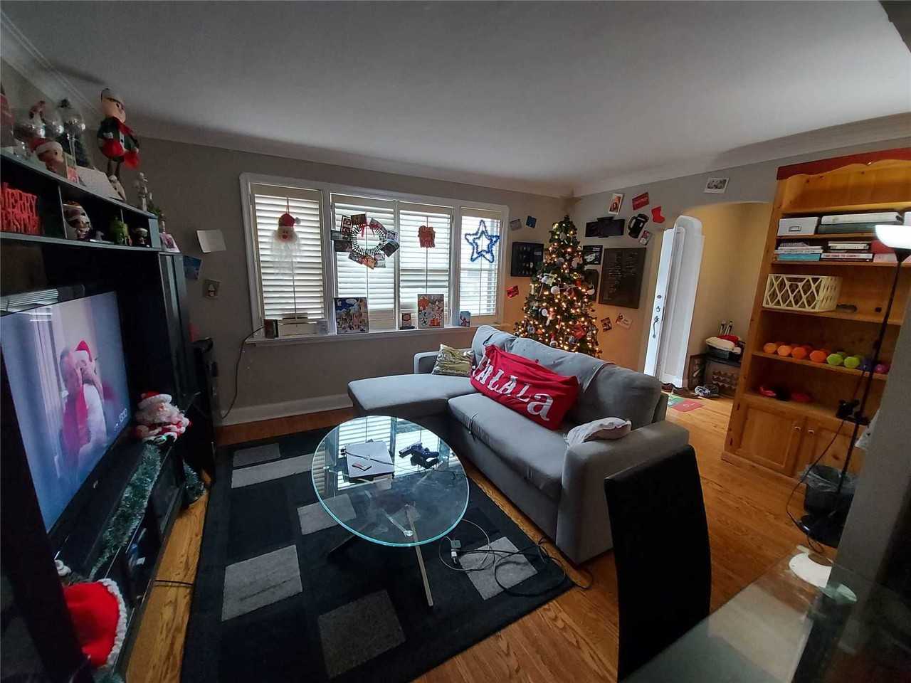 129 Dunblaine Avenue - Photo 2 of 15