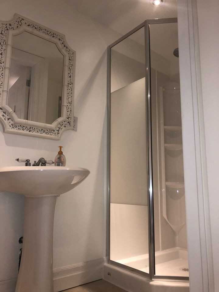 254 Lawrence Avenue East - Photo 3 of 6