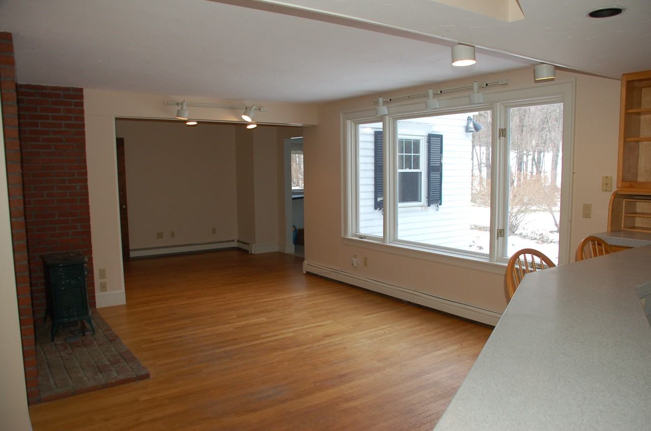 64 Bow Center Rd - Photo 3 of 19