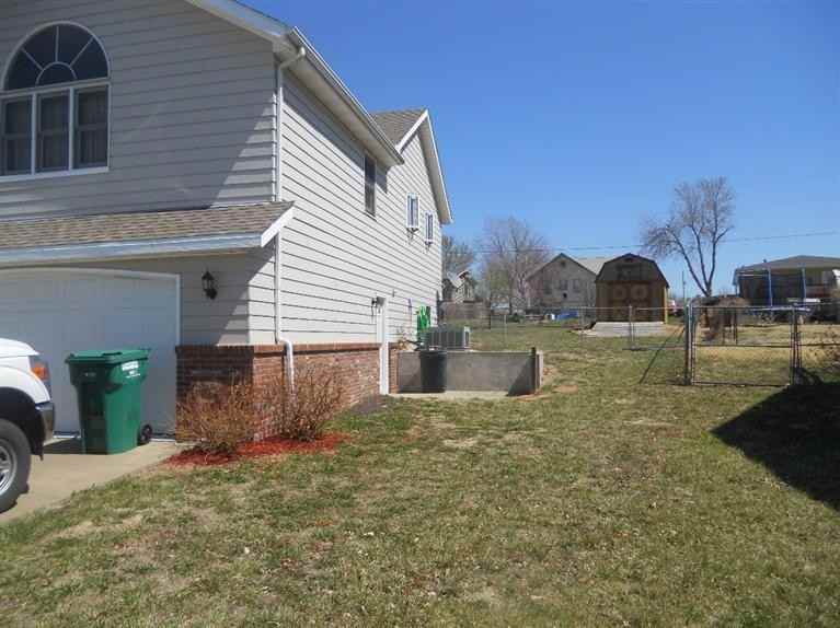 708 Knollwood St - Photo 2 of 24