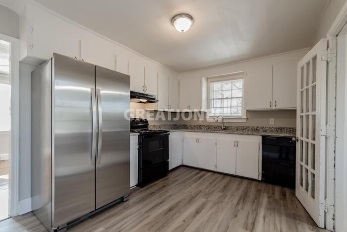 1490 Cameron Rd - Photo 3 of 11