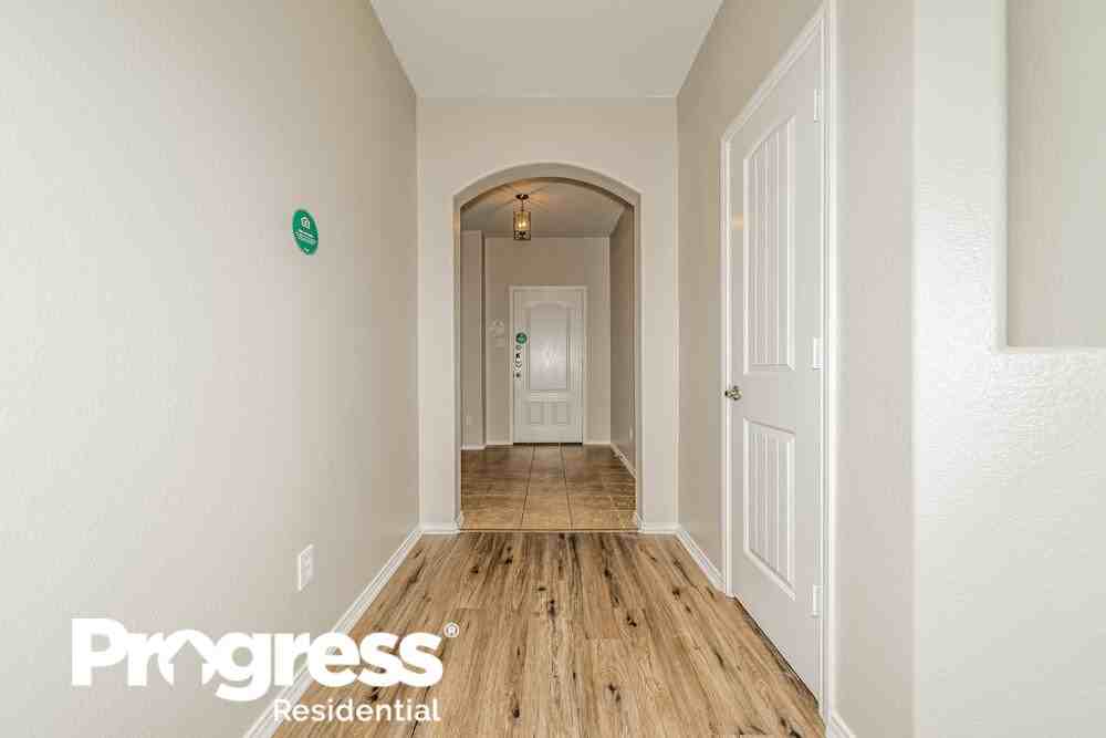 1108 Sandalwood Rd - Photo 3 of 21