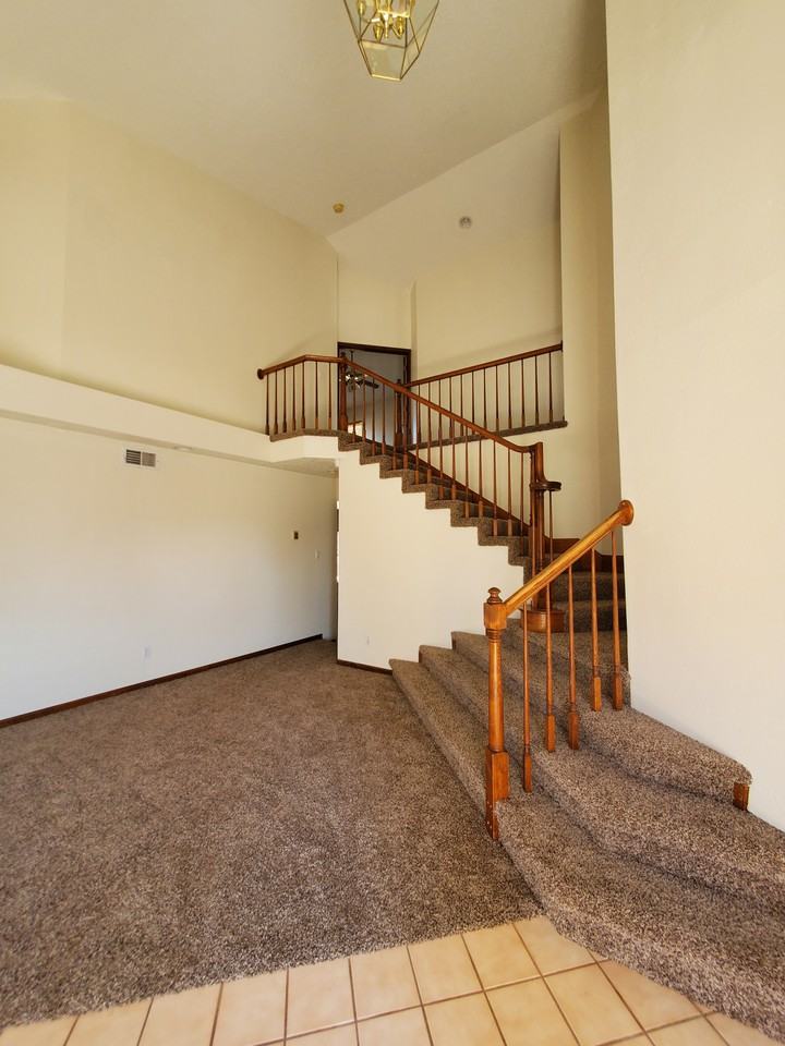8908 Henriette Wyeth Dr Ne - Photo 3 of 15
