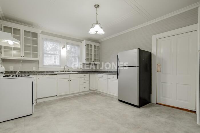1720 College St - Photo 3 of 11