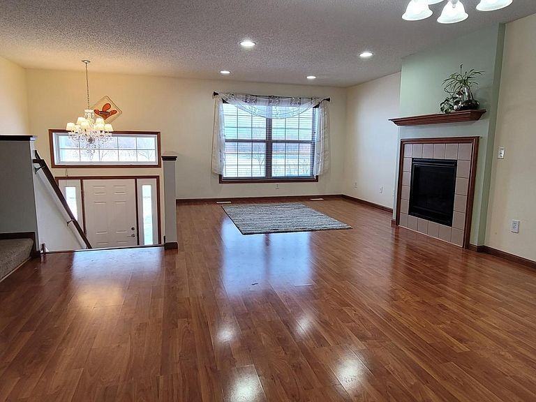 15205 French Dr N - Photo 2 of 12
