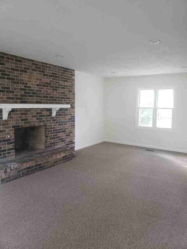 17302 Holmes Ave - Photo 2 of 5