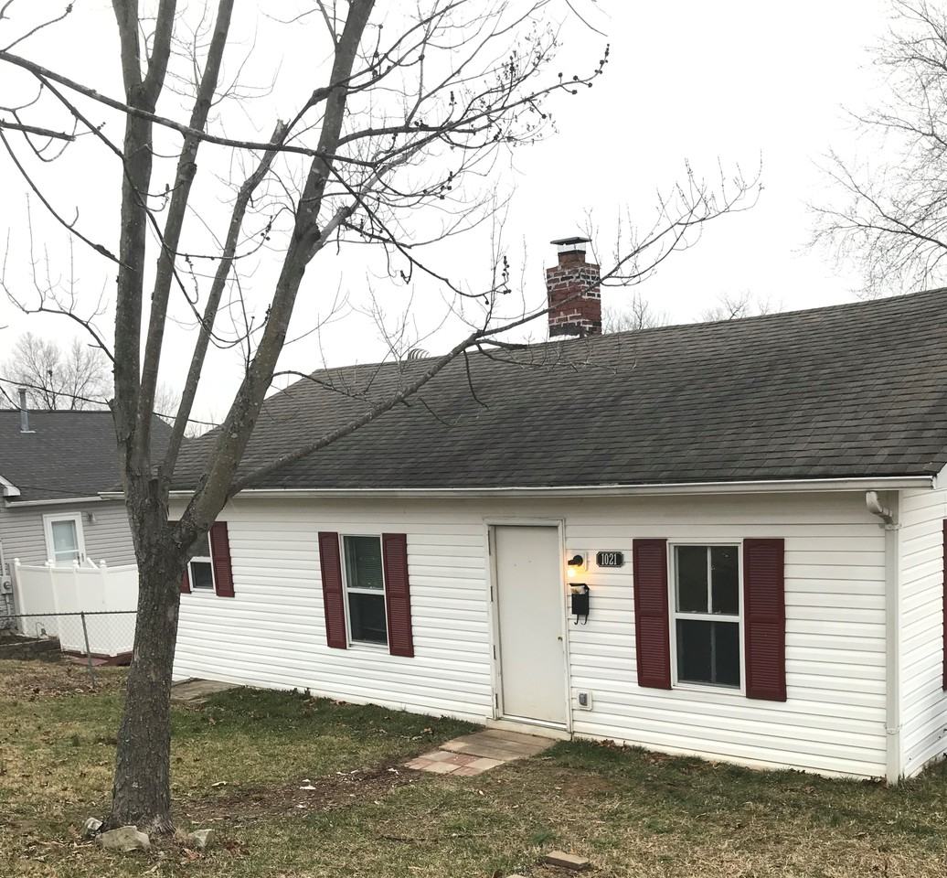 1021 S 3rd St - Photo 2 of 8