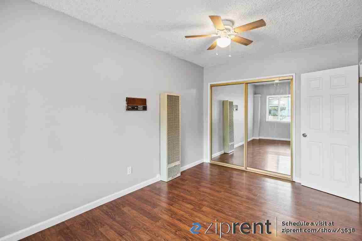 895 Manzanita Ave - Photo 3 of 20