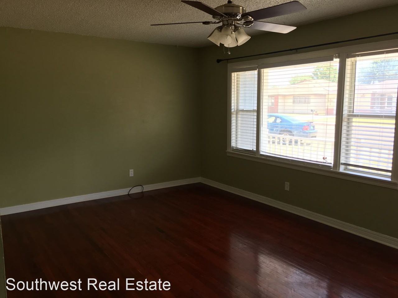 2712 Sheldon St - Photo 2 of 18