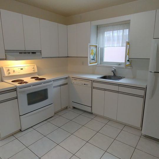 1568 Pharmacy Ave - Photo 3 of 7