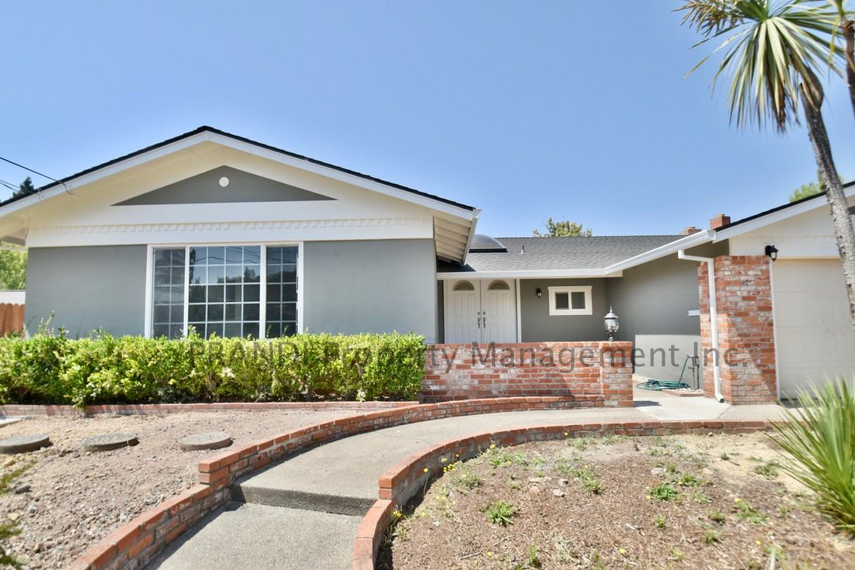 9 Driftwood Ct - Photo 2 of 20