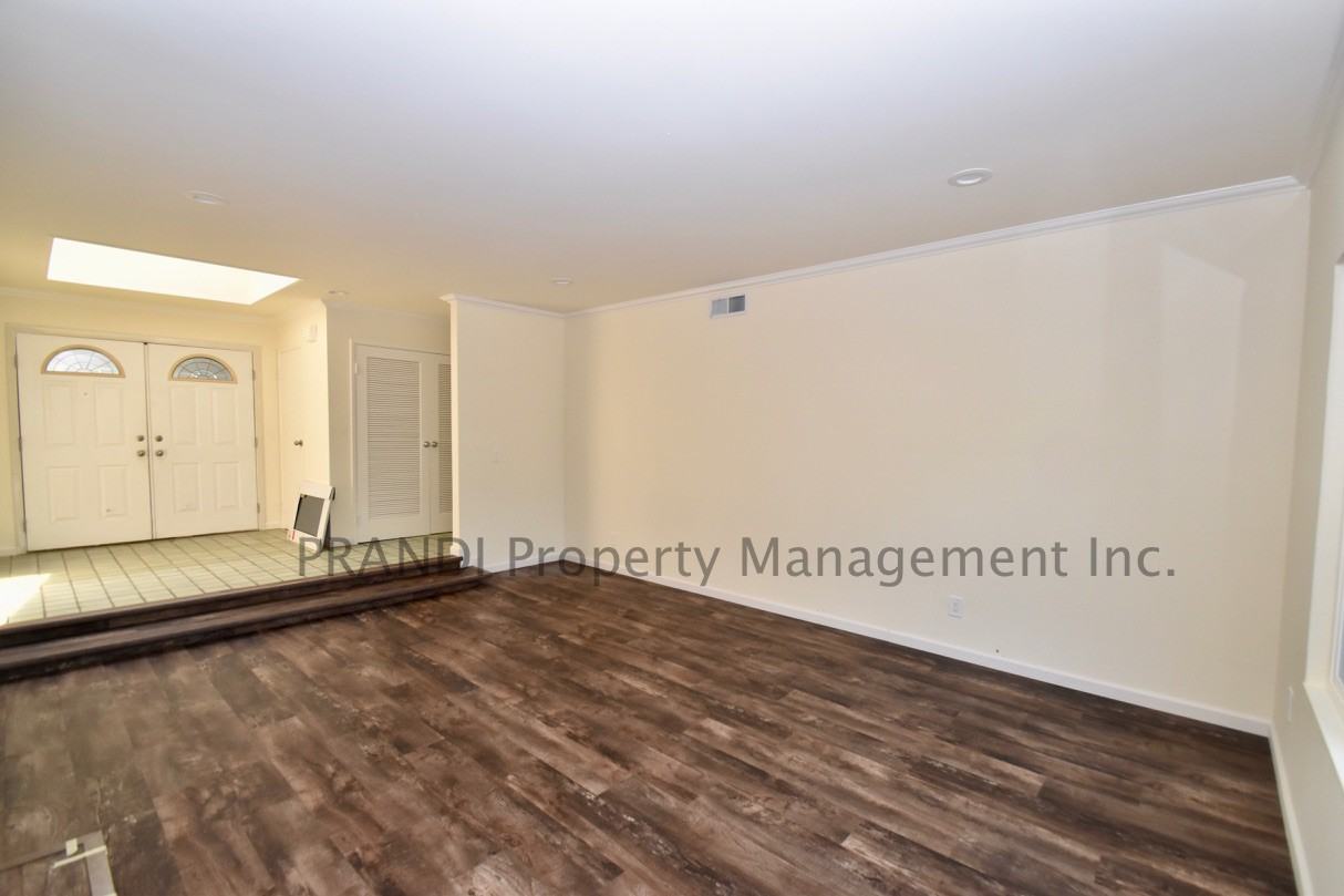 9 Driftwood Ct - Photo 3 of 20