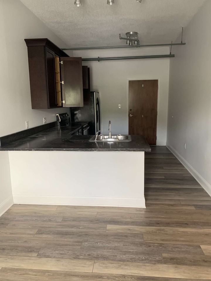 650 N Lee Hwy Bldg 35 - Photo 2 of 21