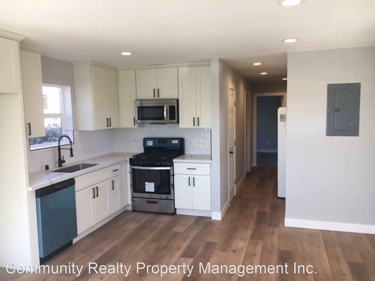 907 90th Ave - Photo 2 of 5