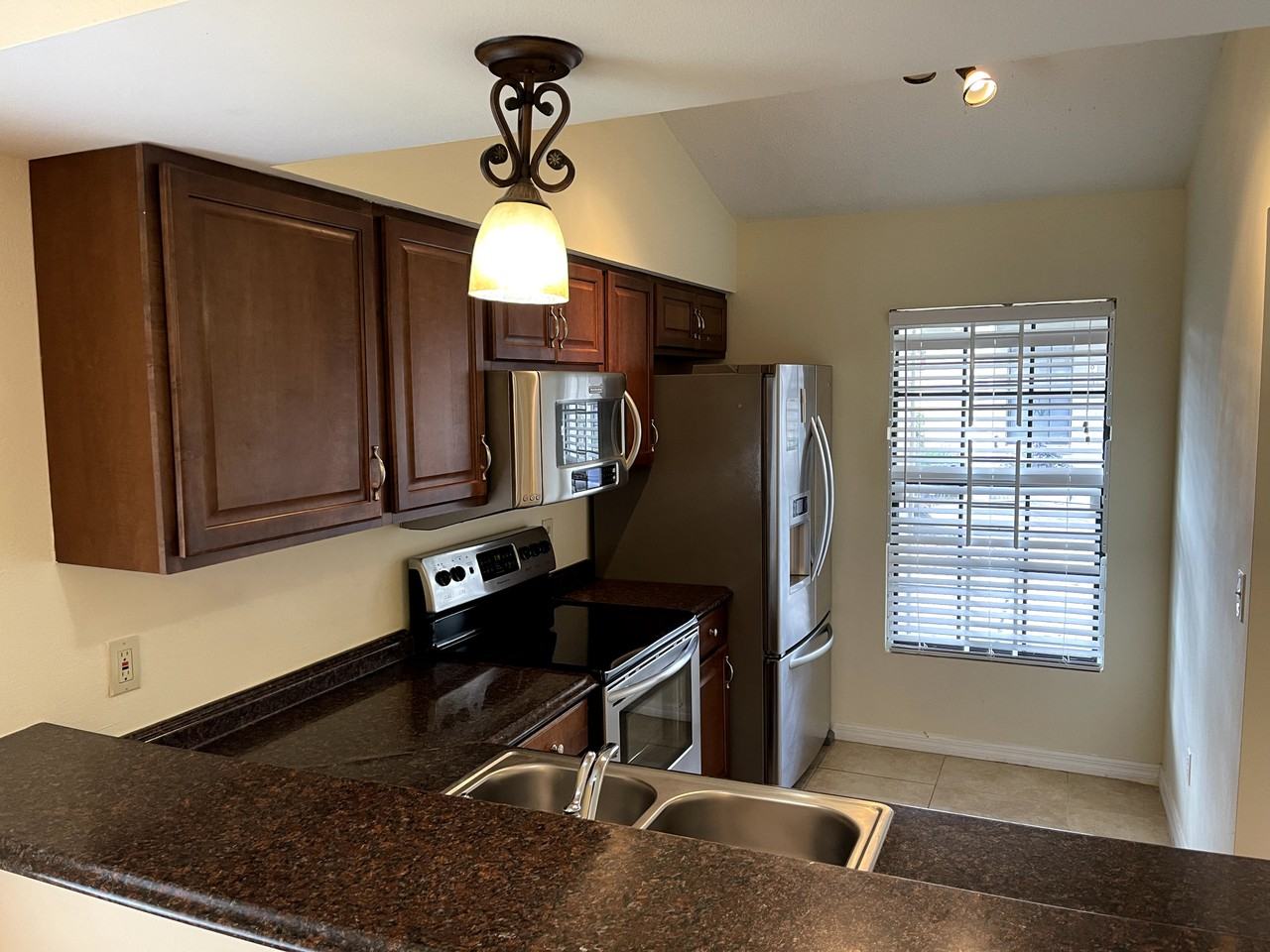 8425 Laurelon Pl - Photo 4 of 16