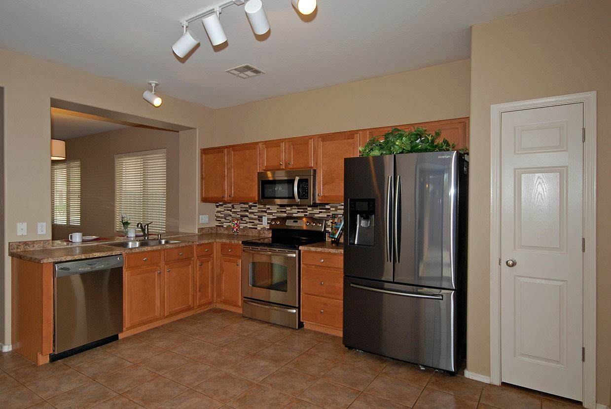 2010 S Falcon Dr - Photo 3 of 18