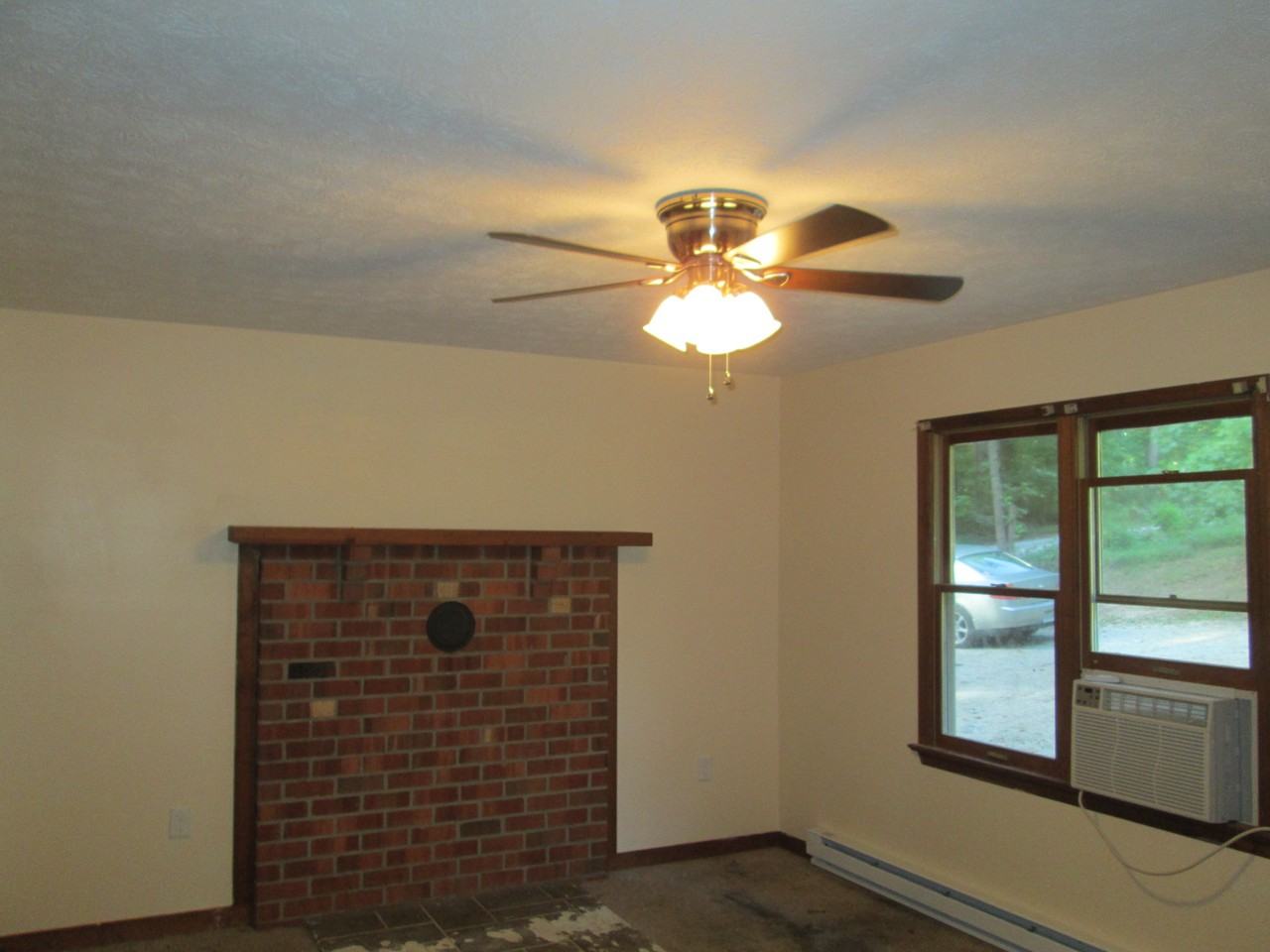 2498 Mountain View Rd - Photo 3 of 10