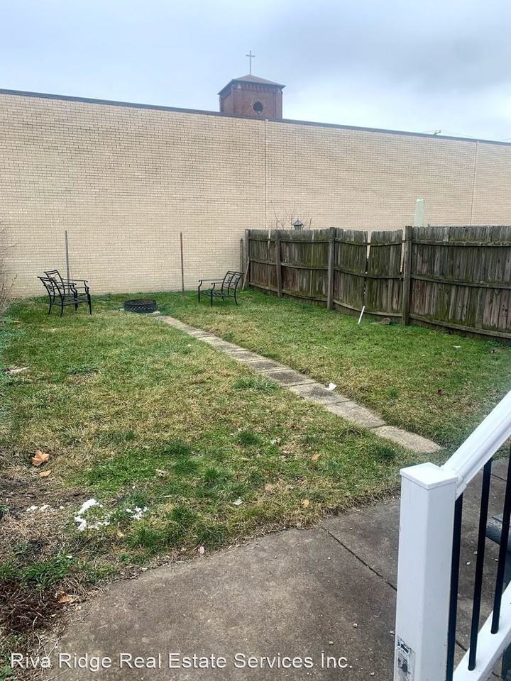 212 8th St - Photo 2 of 19