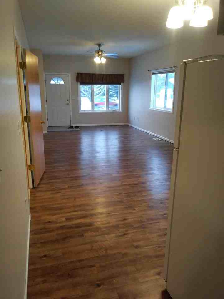 213 Lady Slipper Ave Ne - Photo 3 of 9