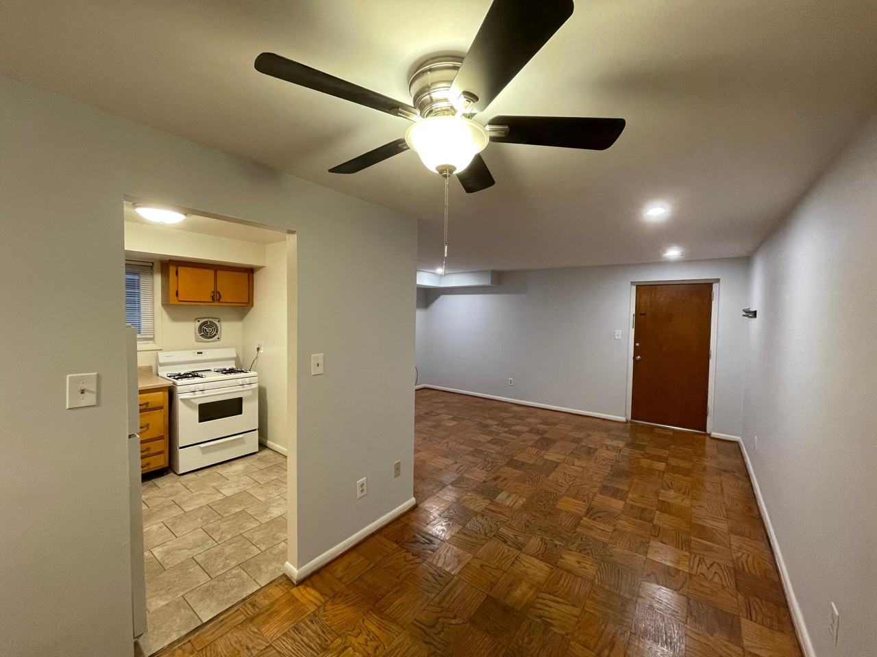 Ballston Gardens - Photo 2 of 6