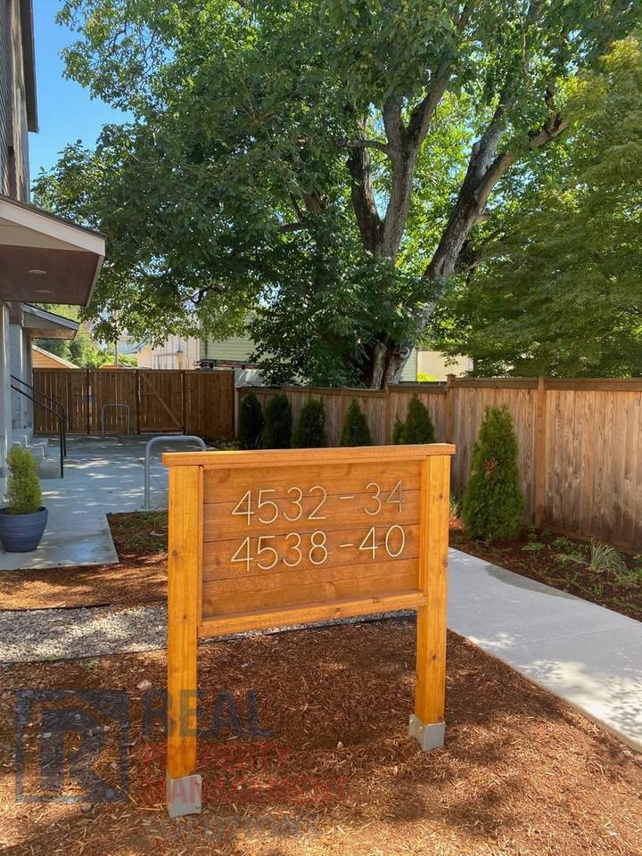 4538 N Vancouver Ave - Photo 2 of 17