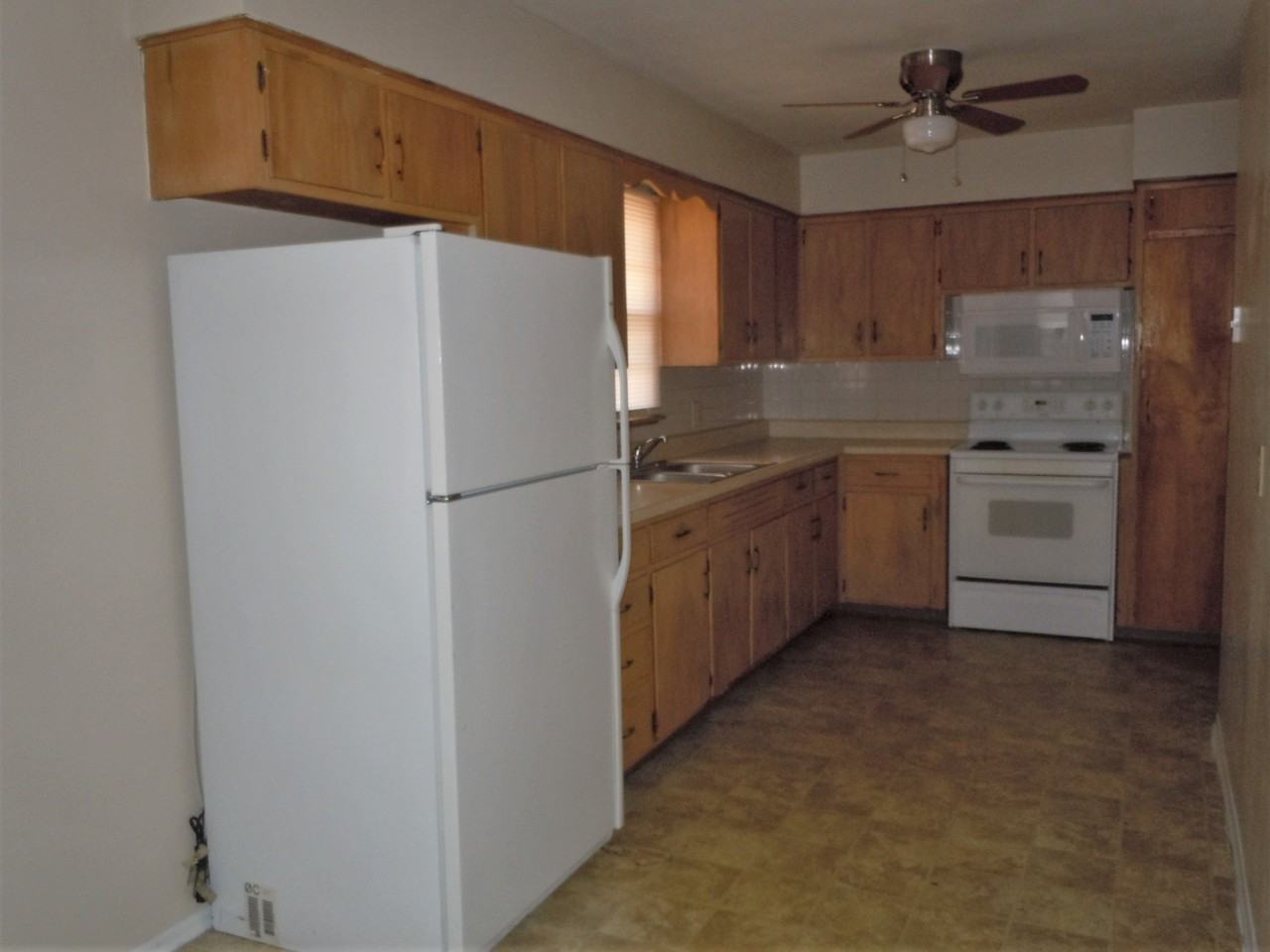 1302 Eileen Street - Photo 3 of 24