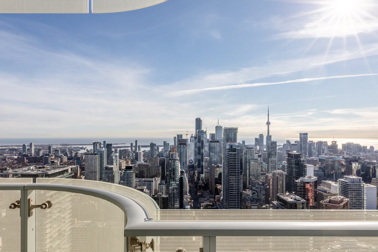 1 Bloor Street East #5205