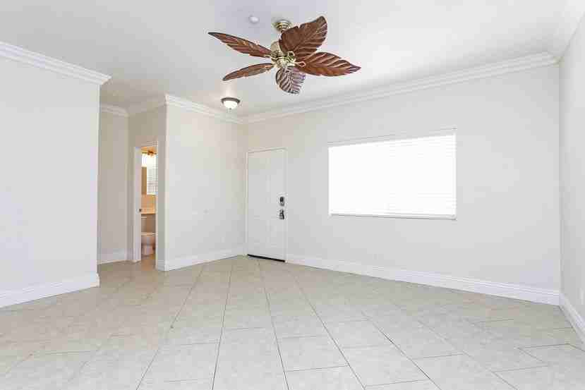 3276 Kirklee Ln - Photo 3 of 25