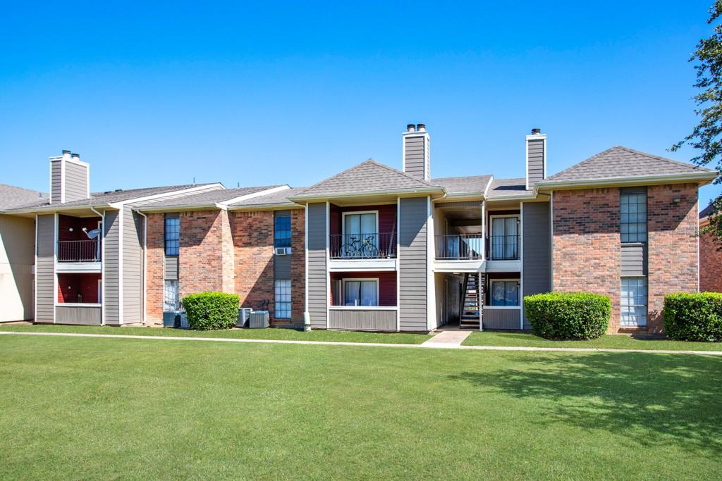 Regal Crossing Apartment Homes Apartments 7575 Chaucer Pl, Dallas, TX