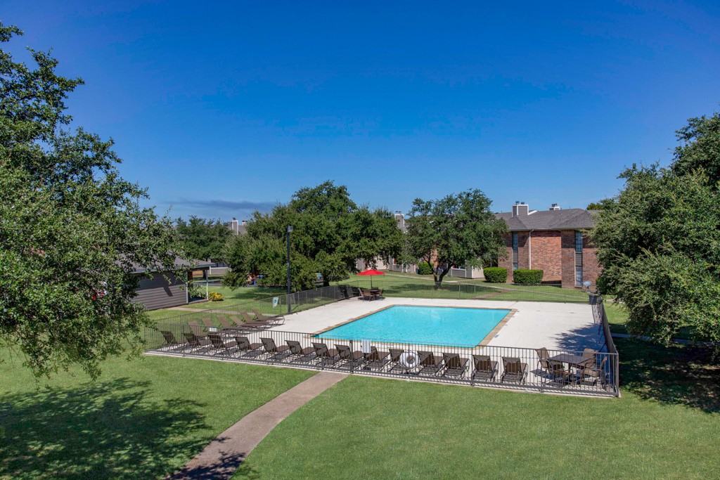 Regal Crossing Apartment Homes Apartments 7575 Chaucer Pl, Dallas, TX