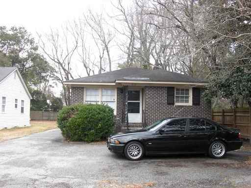 1728 Pinckney Park Dr #B - Photo 2 of 8