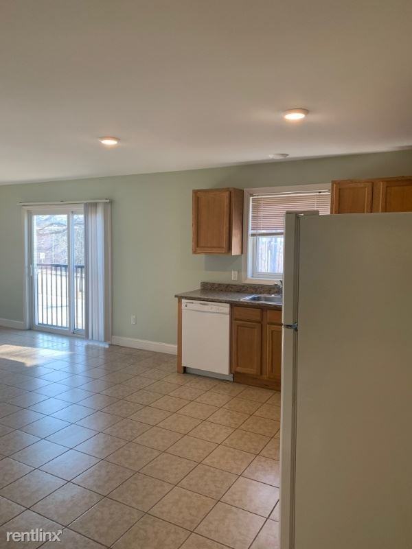 245 Pearl St - Photo 2 of 6