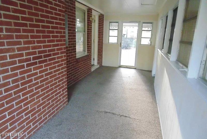 810 S Commerce St - Photo 2 of 50