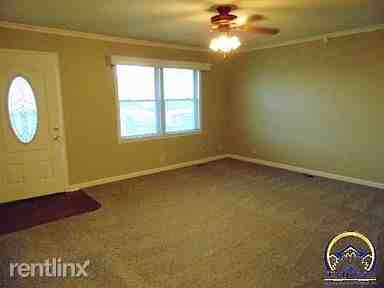 2316 Se 23rd St - Photo 3 of 12