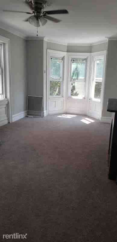 3958 Pine St - Photo 2 of 10