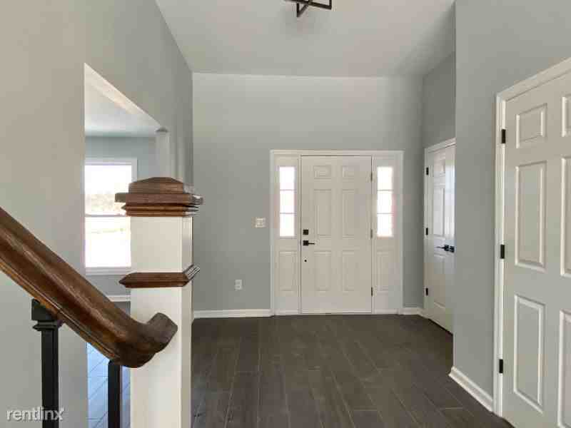 22 Woodcott Dr - Photo 2 of 14