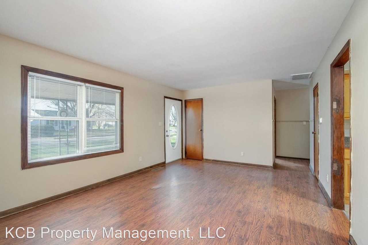 1306 Peace Pipe Dr - Photo 3 of 11